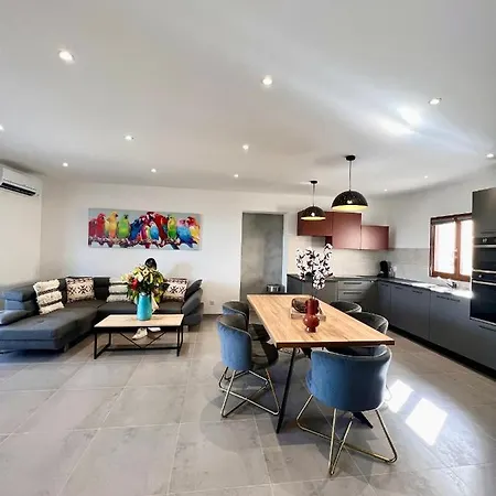 Apartment La Listrella & *