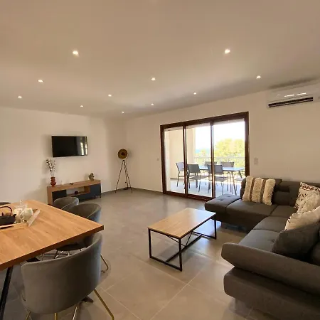 Апартаменты La Listrella & *